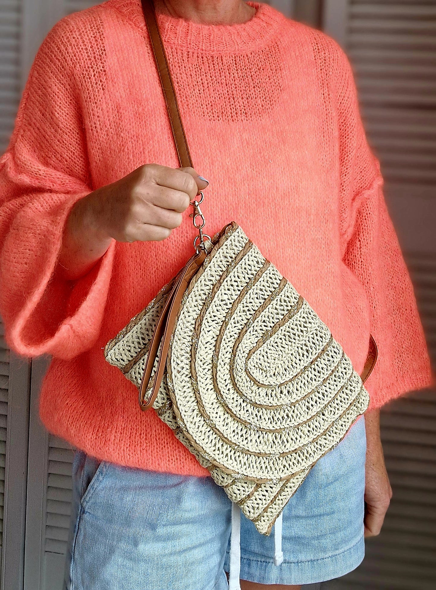 Elegant, braided Raffia Clutch/Crossbody bag