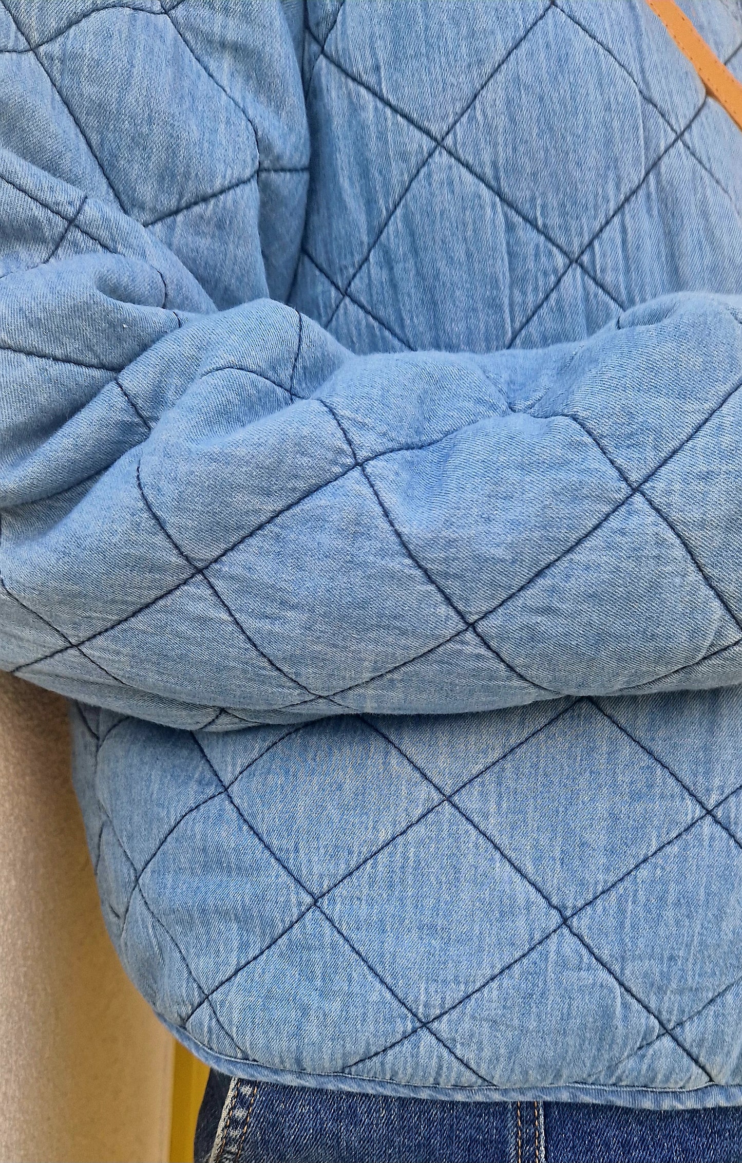 Collarless, Quilted Denim jacket with buttons in pure cotton.