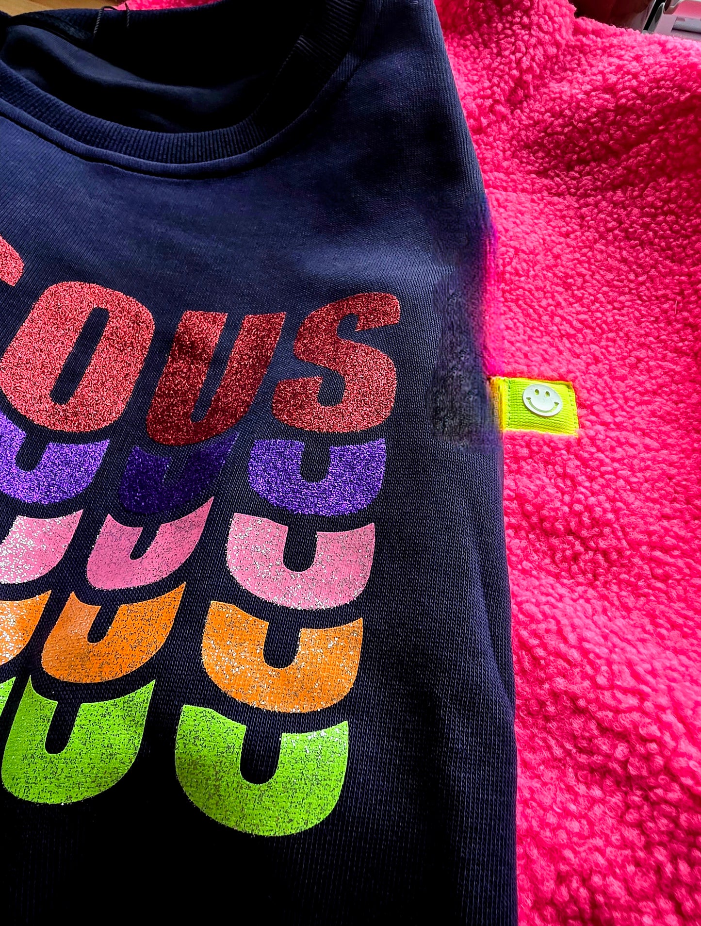 Bisous Sweat in Navy Blue with Multicolour Bisous Font