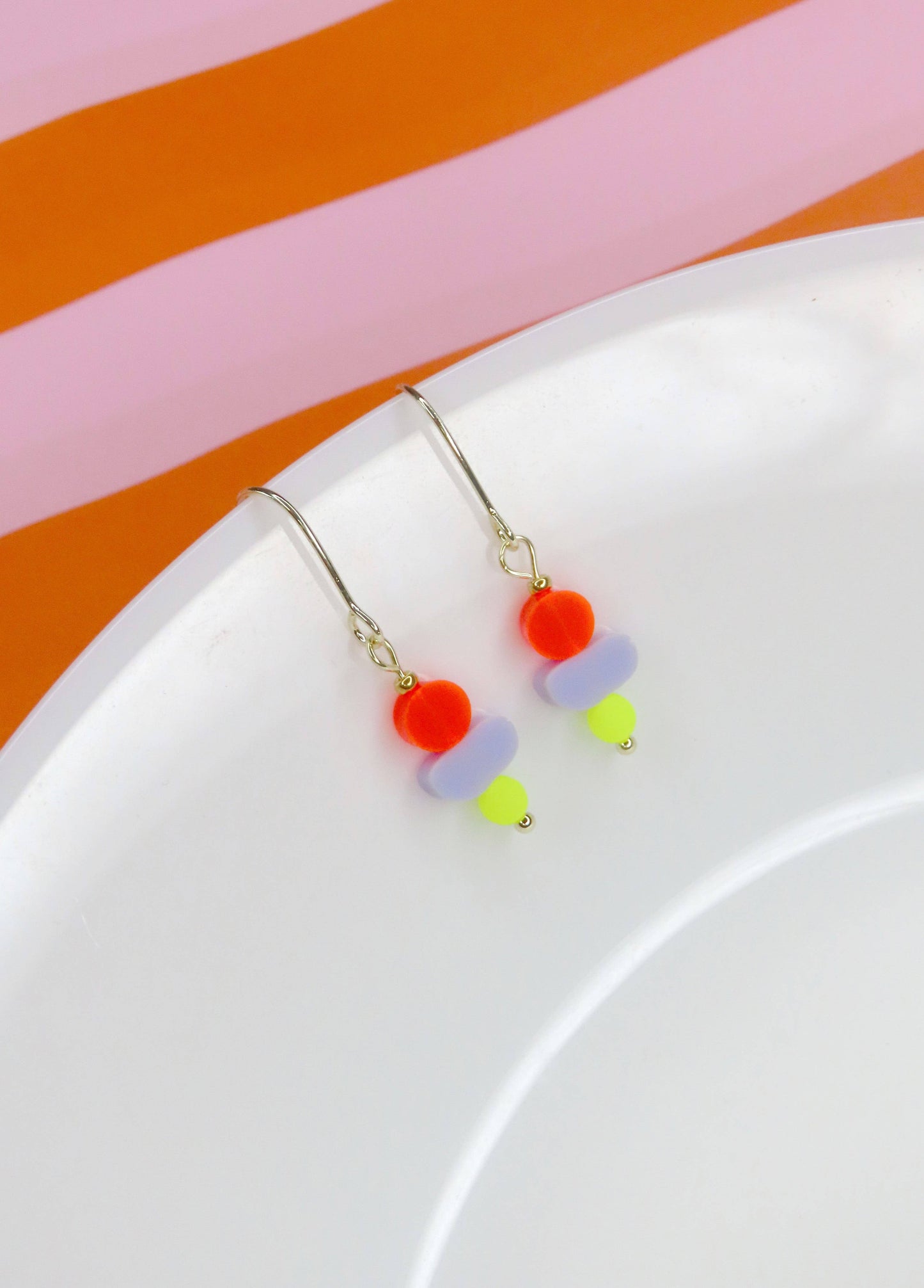 Colour Treats earrings neon with gold-filled elements.