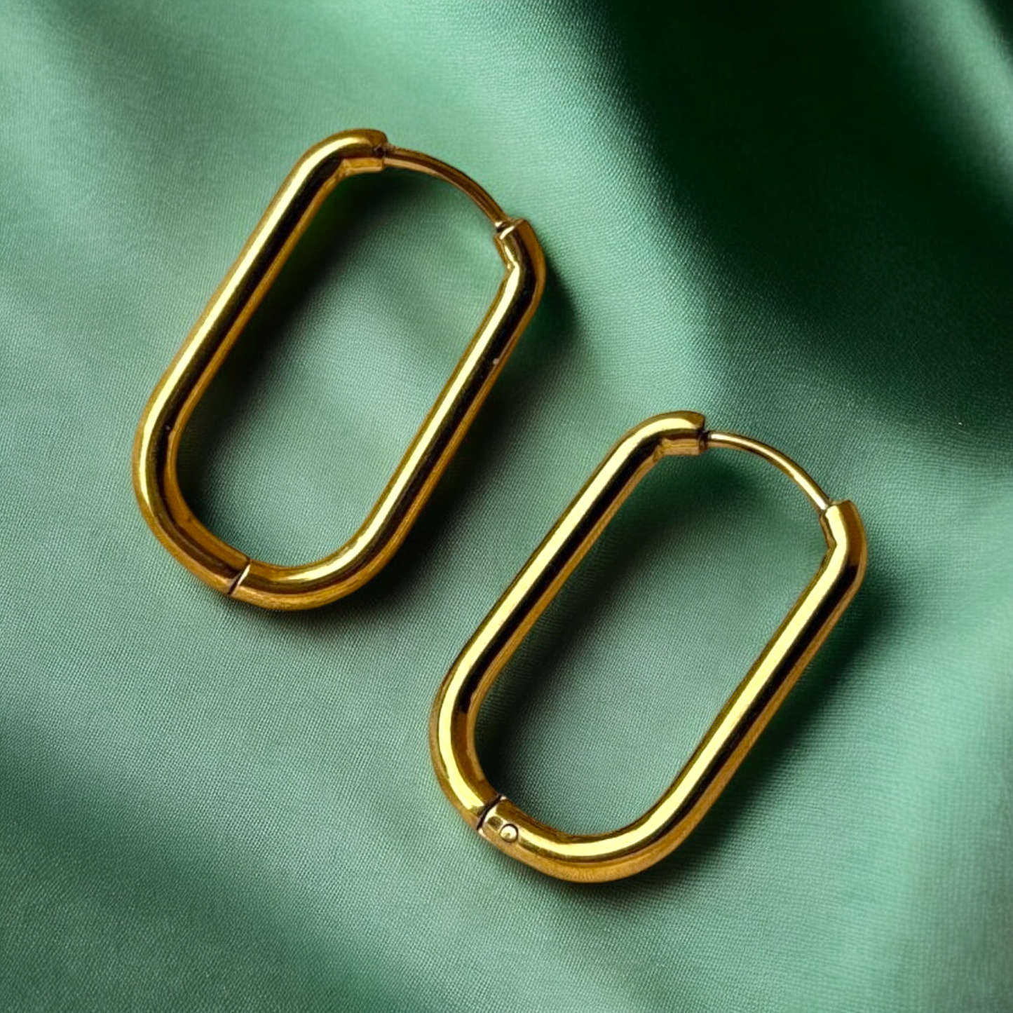 Minimalist Gold Edges