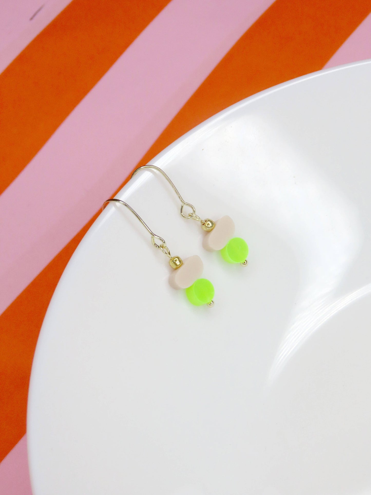 Color Treats Earrings Lime with gold-filled elements