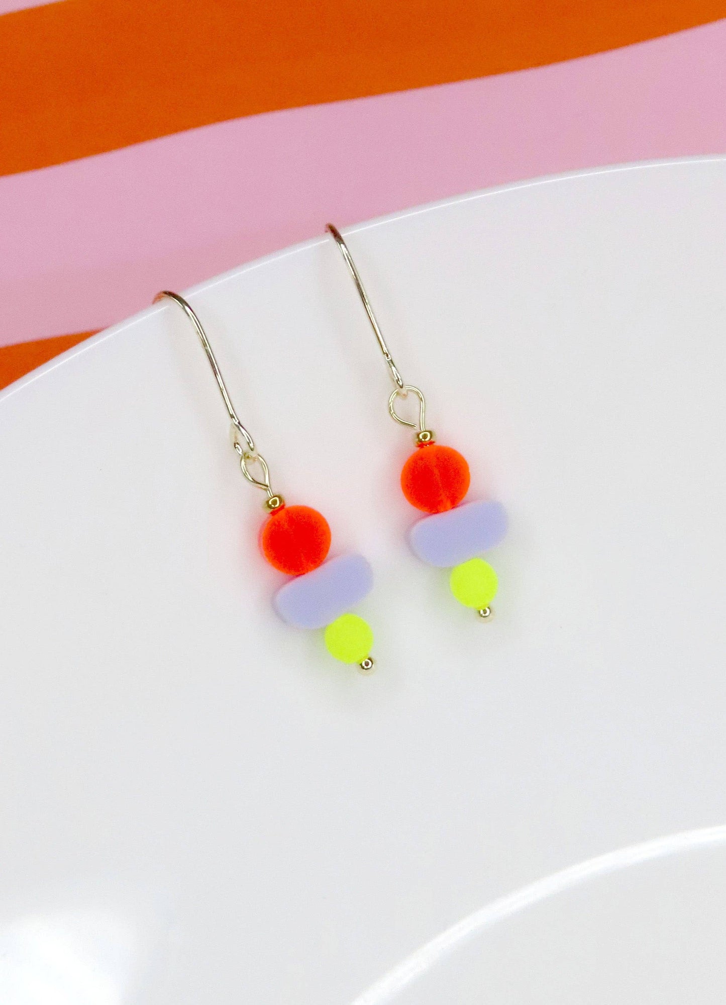 Colour Treats earrings neon with gold-filled elements.
