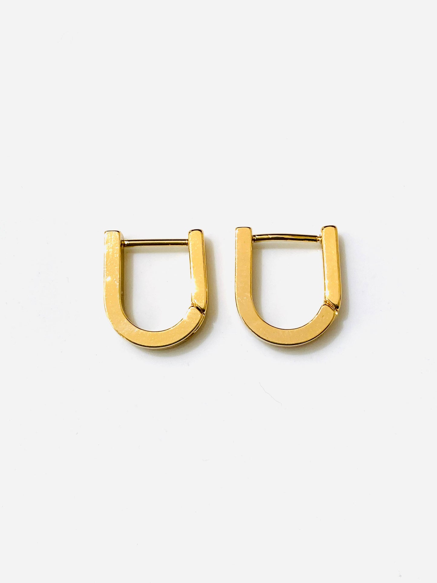 Waterproof U Earrings Gold.
