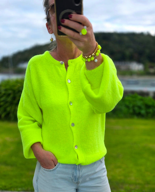 DOPAMINE DRESSING: WHY NEON IS THE ULTIMATE MOOD BOOST