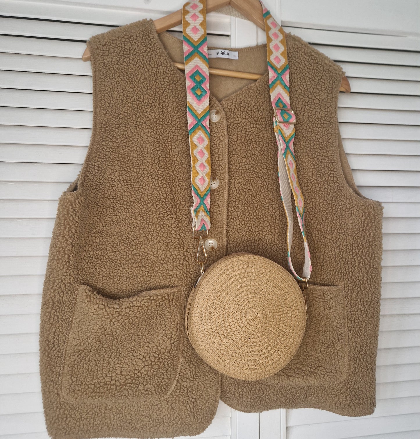 Small, round raffia bag with patterned strap