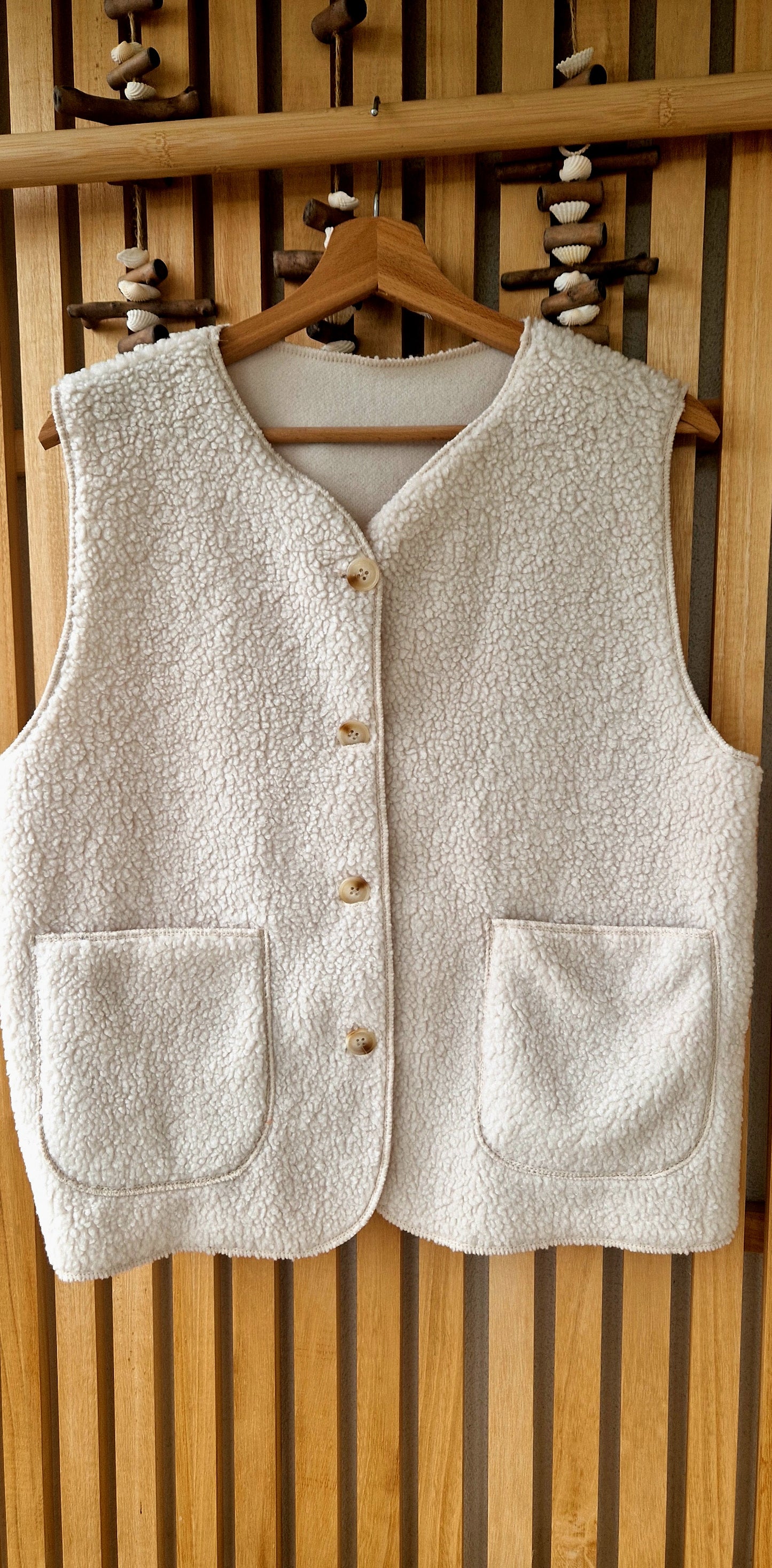 Sleeveless fleece vest/gilet in Ecru