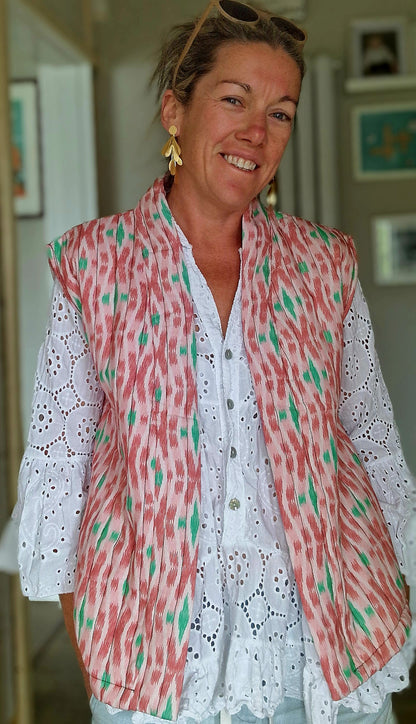 Light quilted gilet with pockets