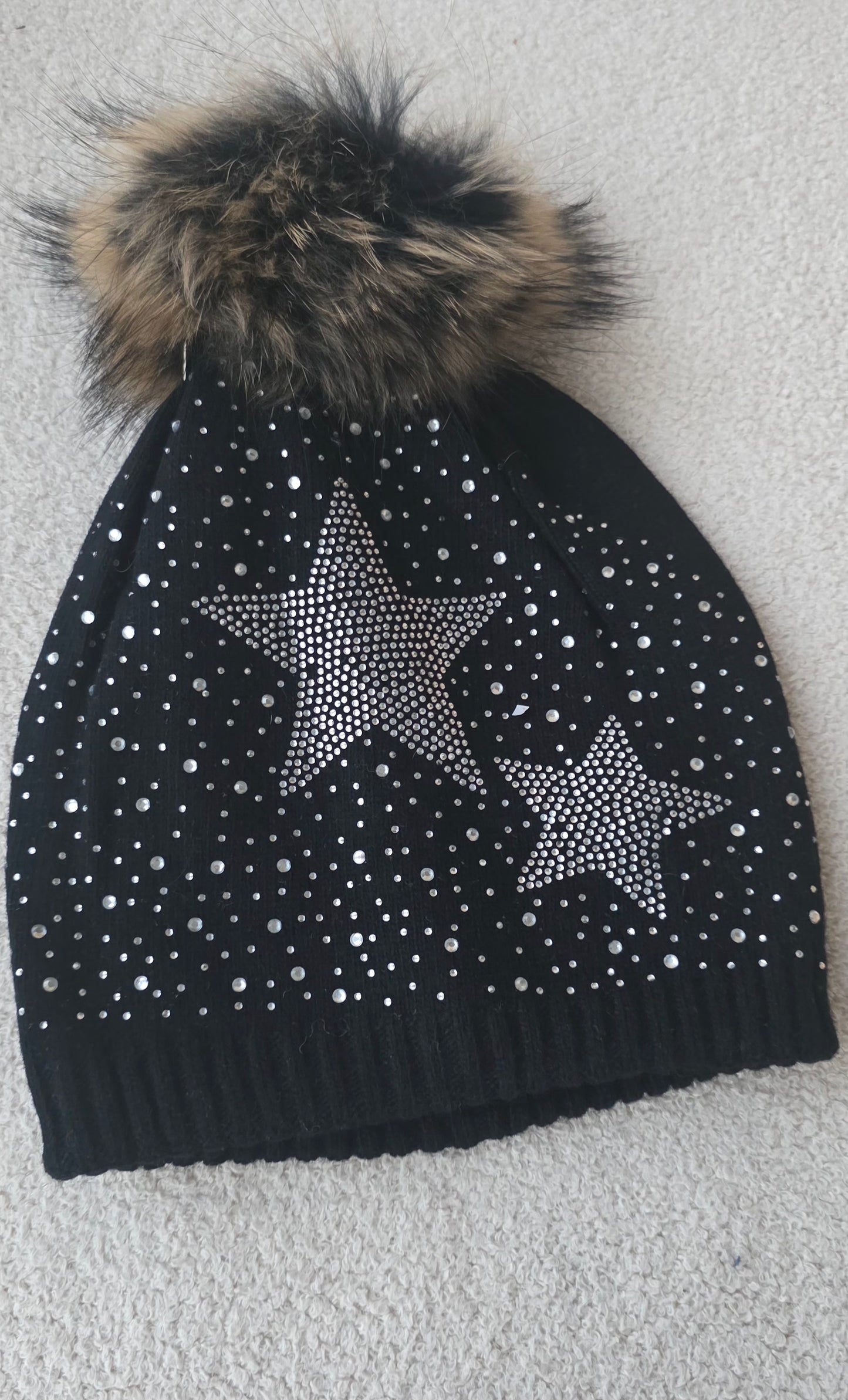 Hat with Star detail and pom pom in black