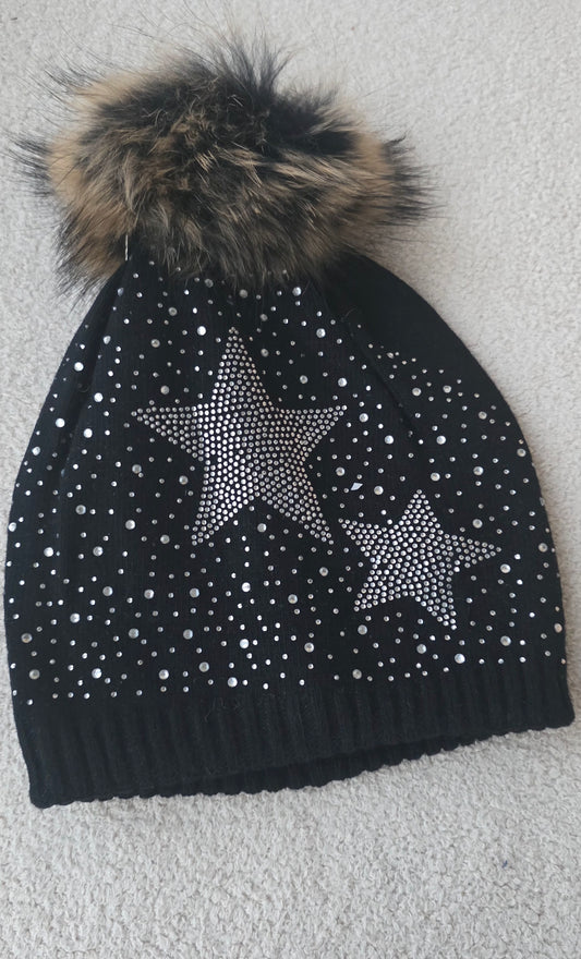 Hat with Star detail and pom pom in black