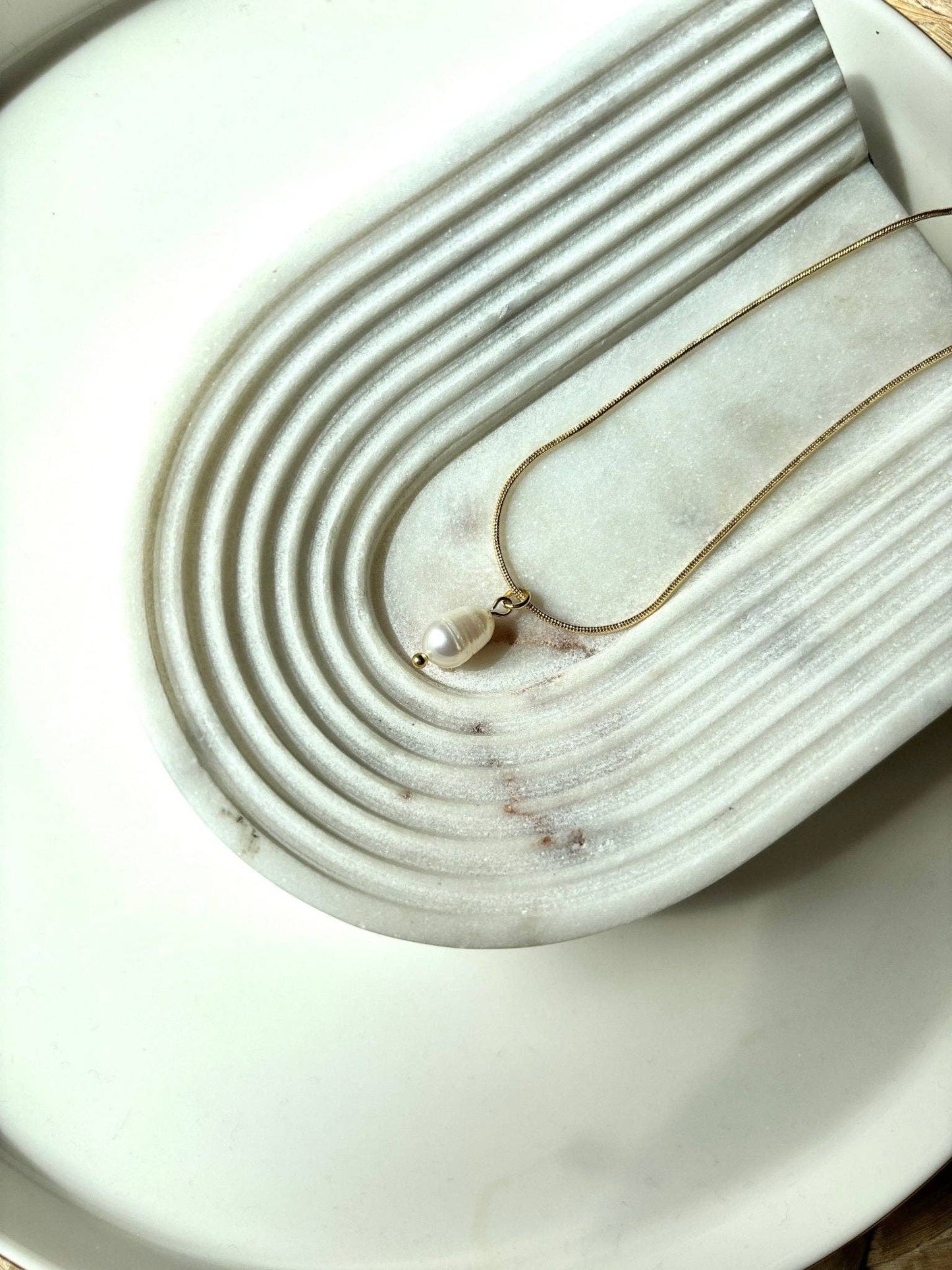 Snake necklace with freshwater pearl