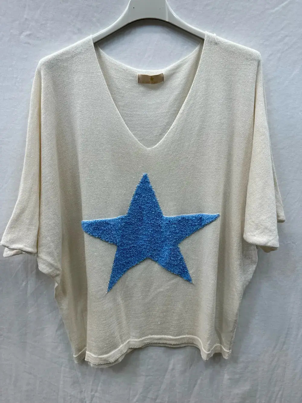 Fine knit top with star embroidery: Ecru/sky