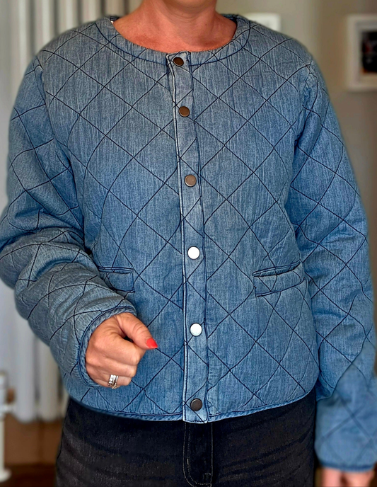 Collarless, Quilted Denim jacket with buttons in pure cotton.