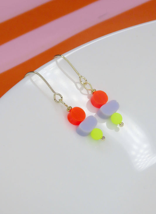 Colour Treats earrings neon with gold-filled elements.